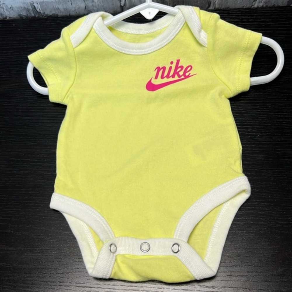 Baby girls Nike onesie‎